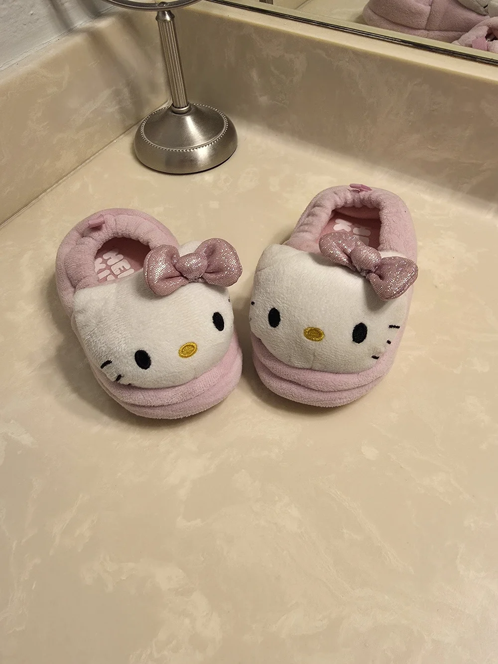 Hello Kitty Pink Plush Slippers with Glitter Bows Size 5/6 (Small)